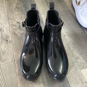 Size 8 Hunter slip on rubber boots
